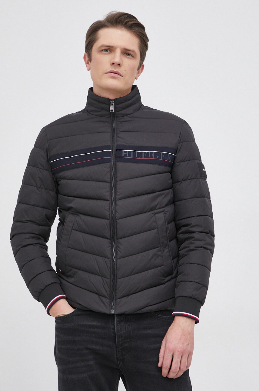 

Яке Tommy Hilfiger мъжко в черно със зимна изолация, Черен