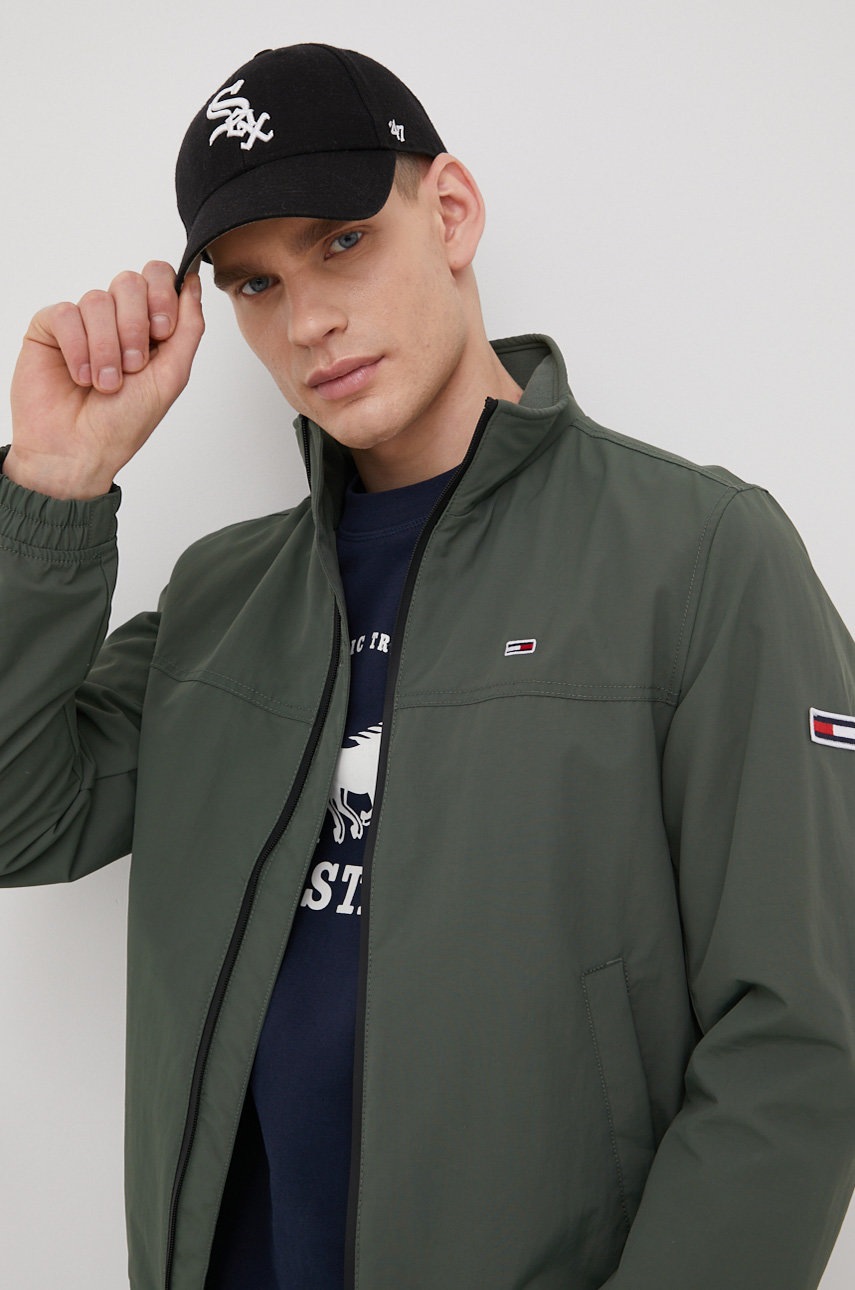

Яке Tommy Jeans мъжко в зелено с преходна изолация, Зелен