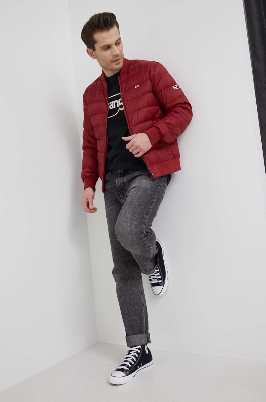 

Куртка Tommy Jeans мужская цвет бордовый переходная