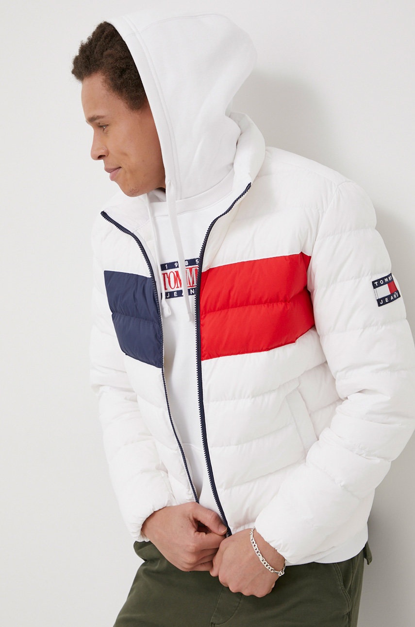 

Пухено яке Tommy Jeans мъжко в бяло със зимна изолация, Бял