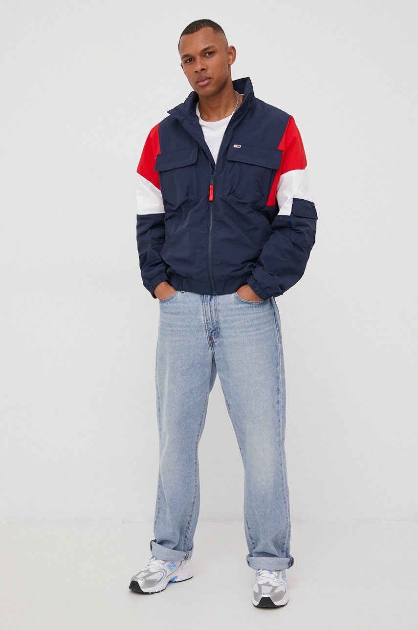 

Куртка Tommy Jeans чоловіча колір синій перехідна oversize