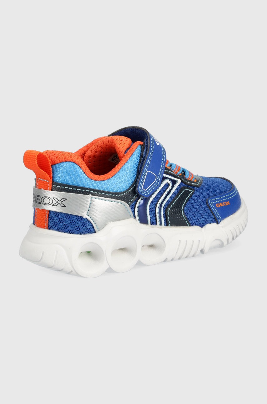 

Детские кроссовки Geox