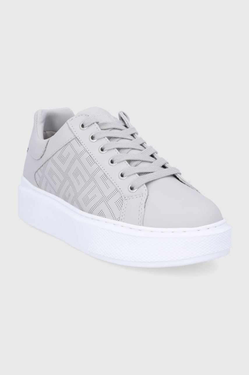 

Кожаные ботинки Guess цвет серый