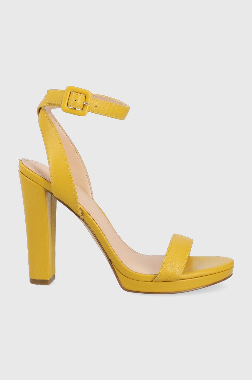 Guess sandały skórzane KALARE kolor żółty