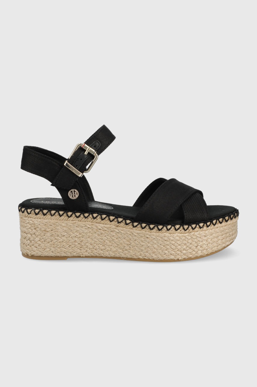 sandaly-tommy-hilfiger-damske-cerna-barva-na-platforme