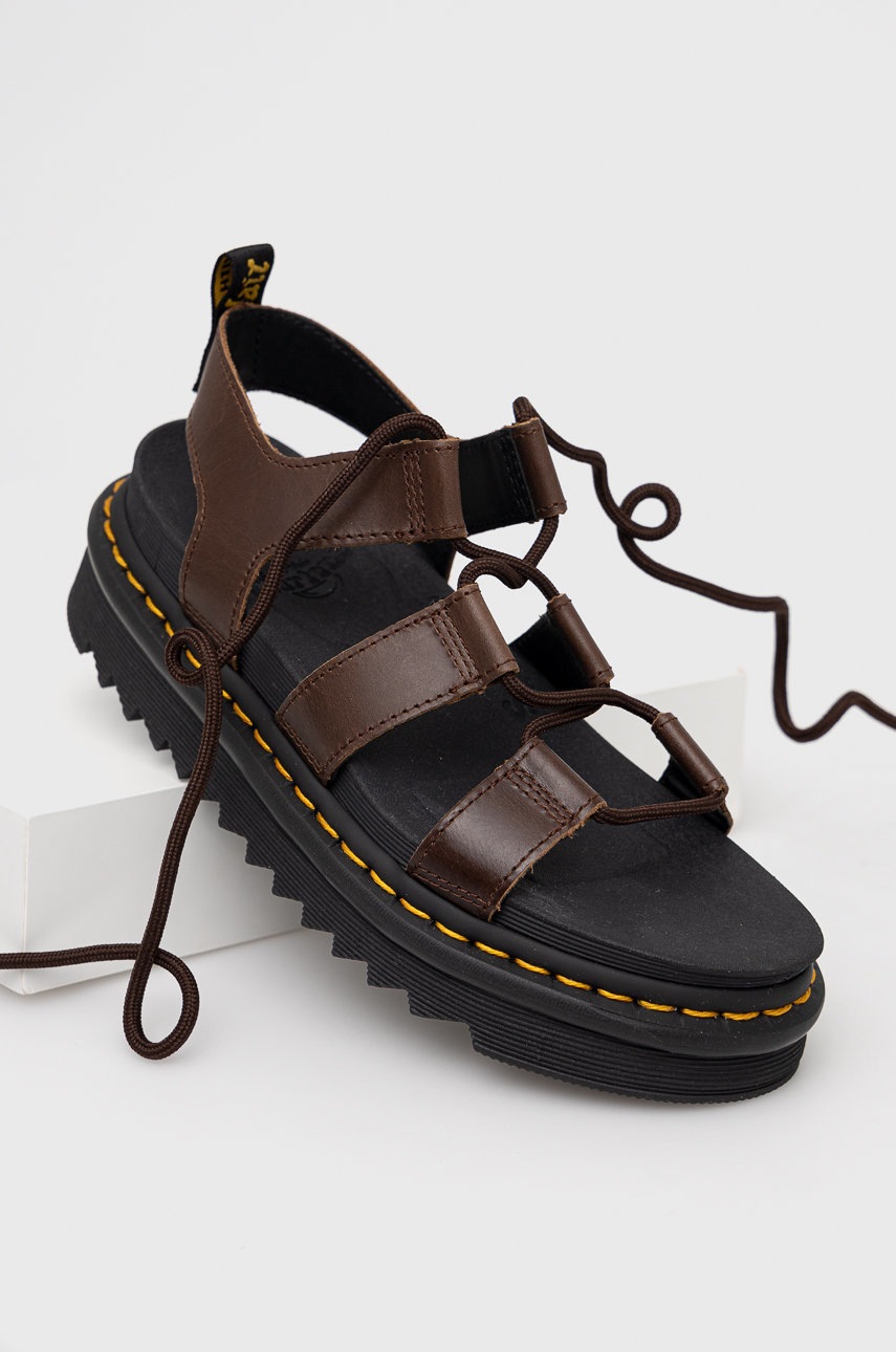 

Шкіряні сандалі Dr. Martens жіночі колір коричневий на платформі