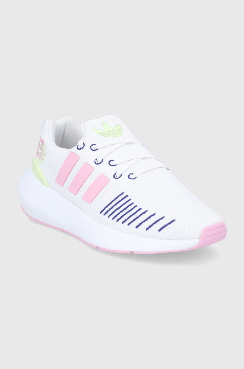 

Детские ботинки adidas Originals Swift Run GZ0798 цвет белый