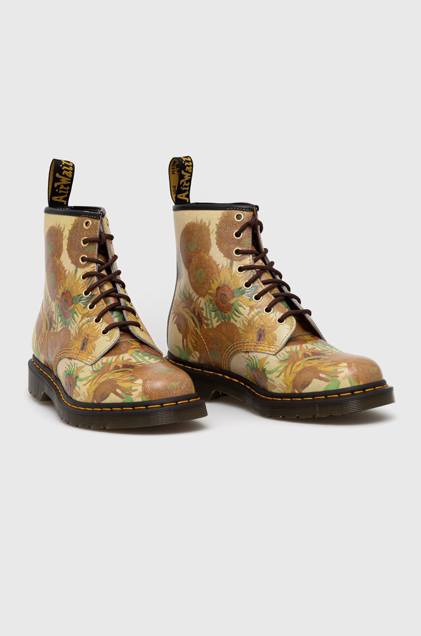 

Кожаные ботинки Dr. Martens мужские цвет бежевый
