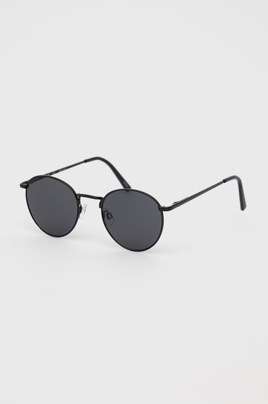 

Слънчеви очила Vero Moda дамско в черно, Черен