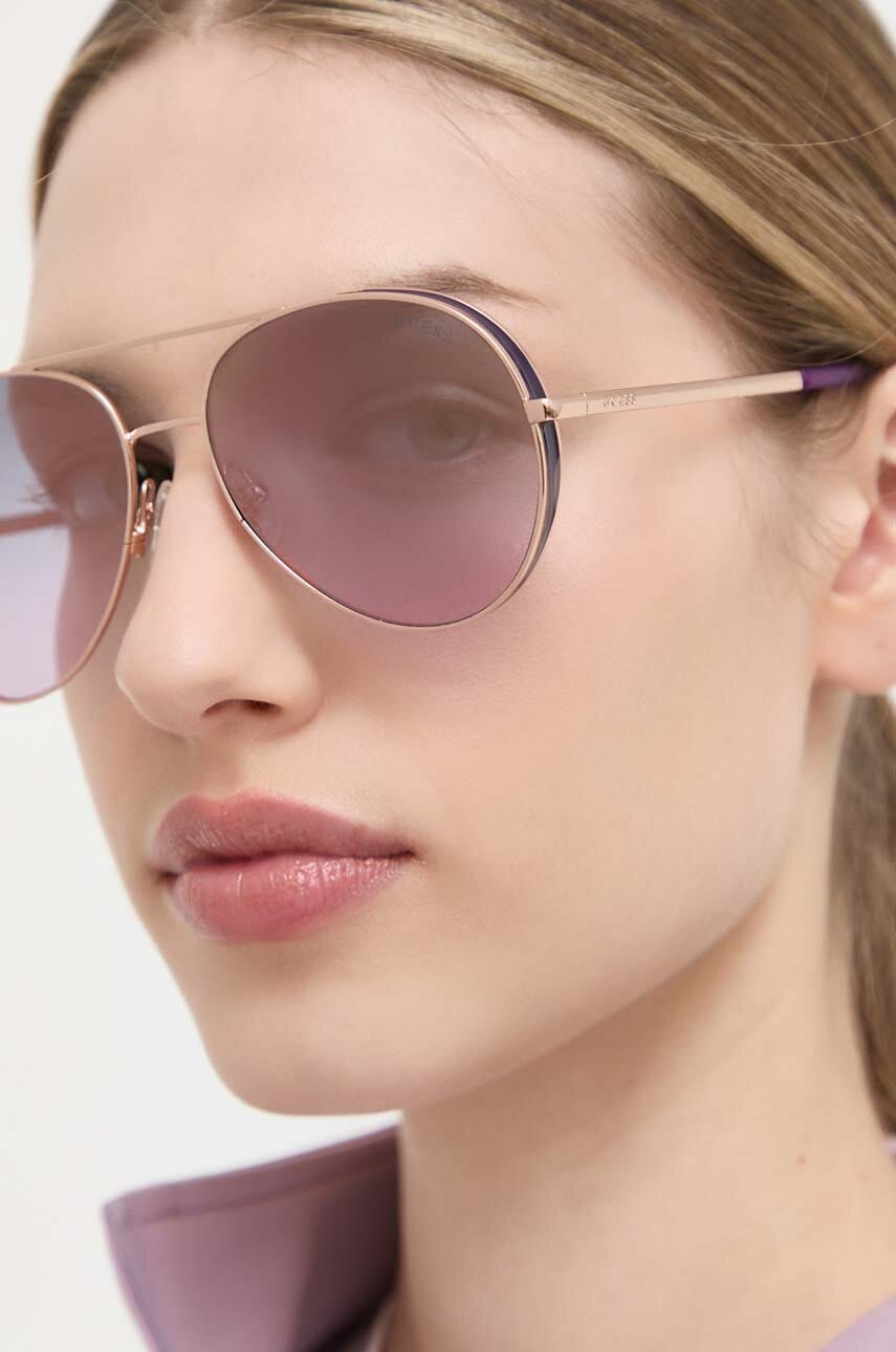 

Солнцезащитные очки Guess женские цвет золотой