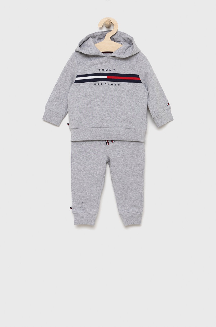 

Бебешки анцуг Tommy Hilfiger в сиво, Сив