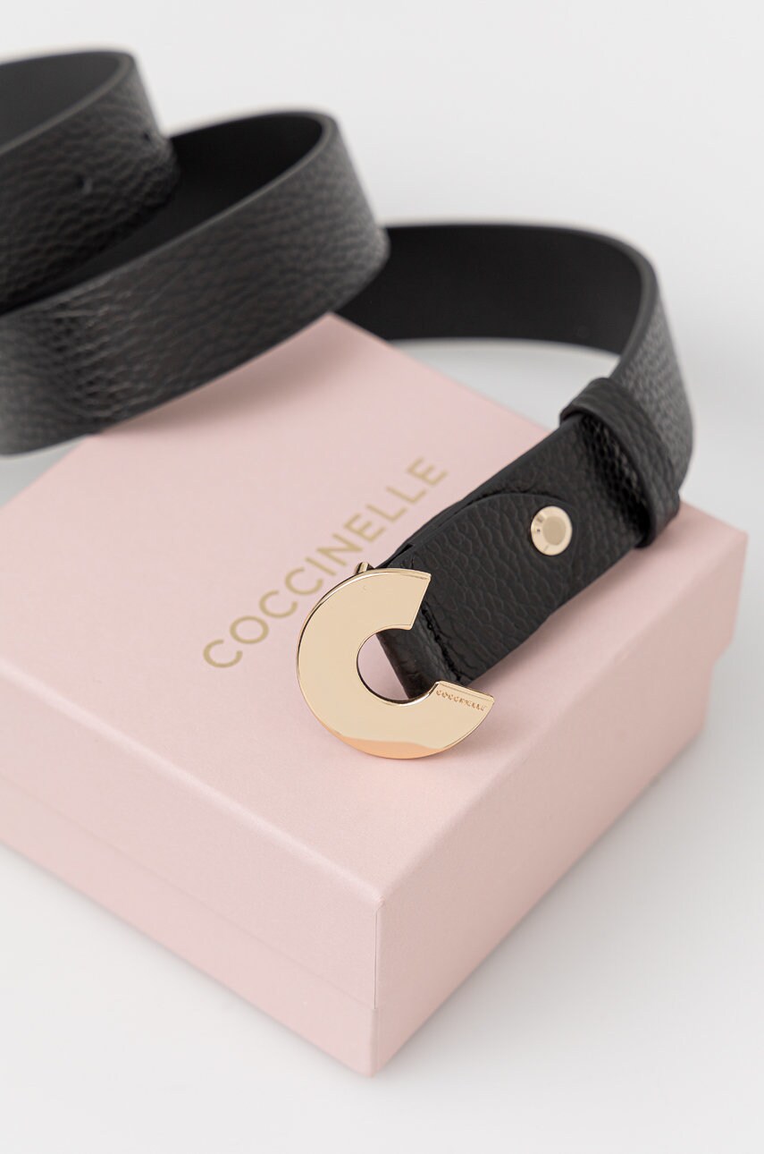 

Шкіряний ремінь Coccinelle жіночий колір чорний