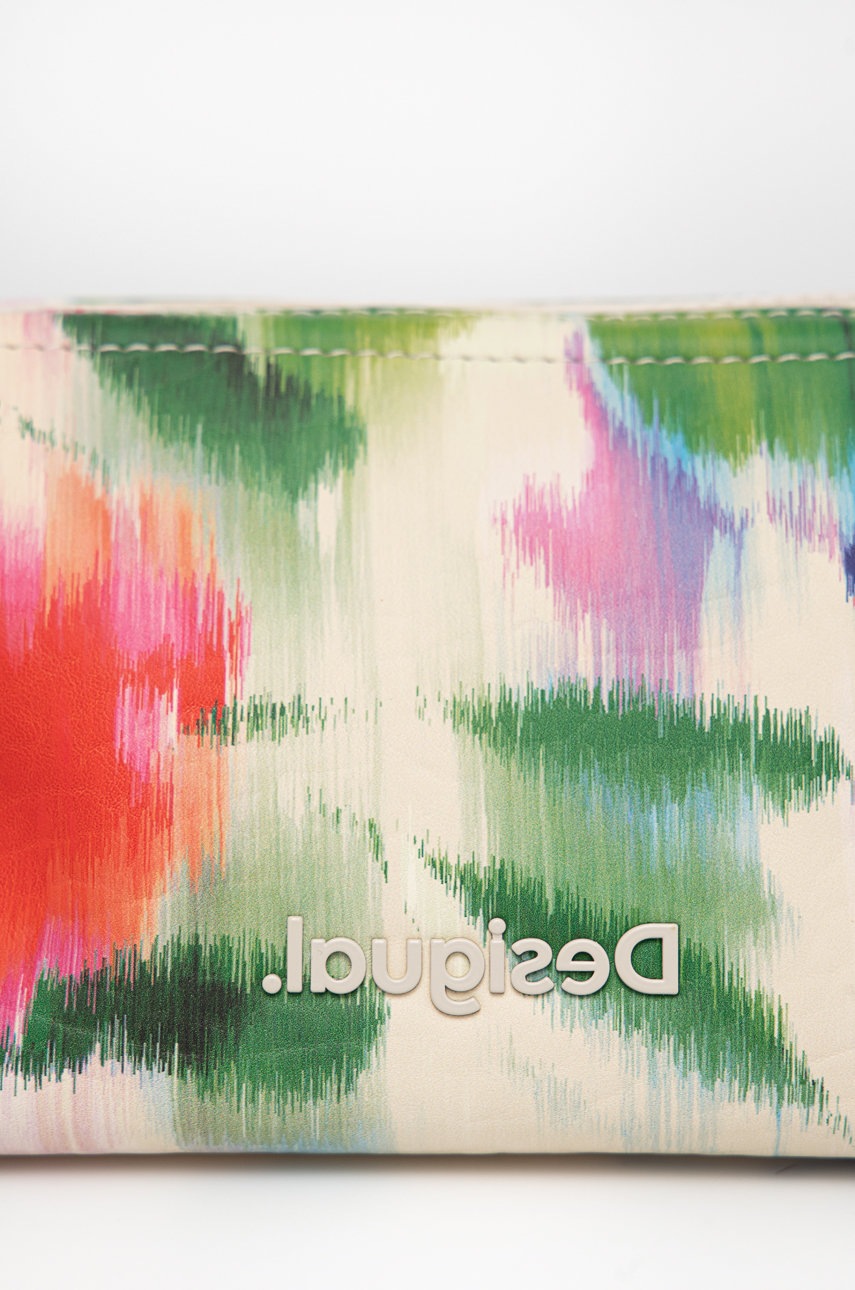 

Косметичка Desigual