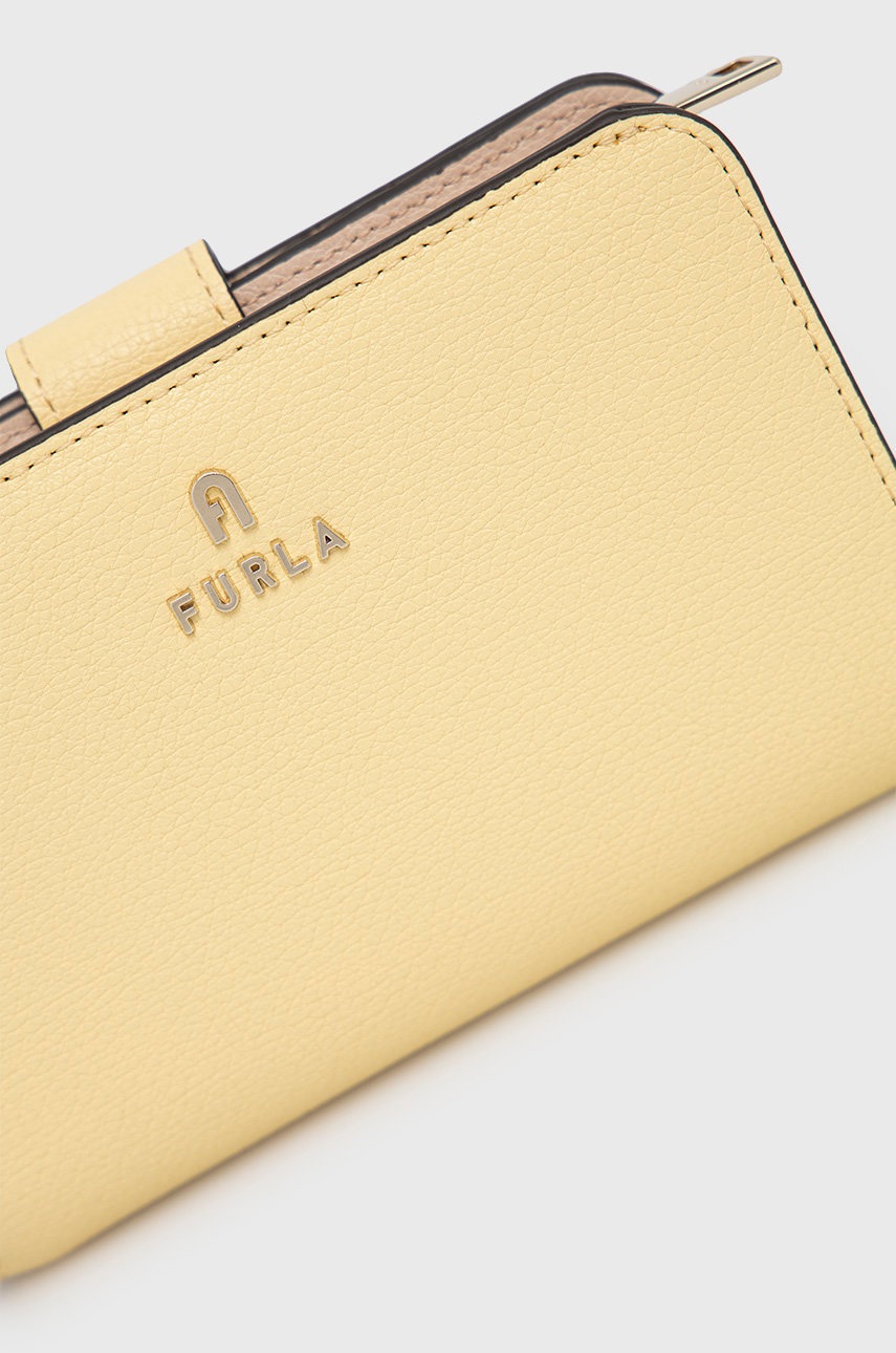 

Шкіряний гаманець Furla жіночий колір жовтий