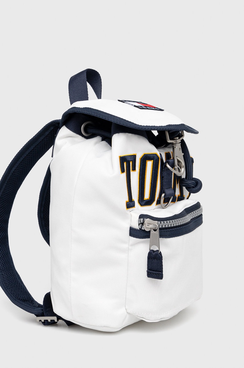 

Рюкзак Tommy Jeans женский цвет белый маленький с аппликацией
