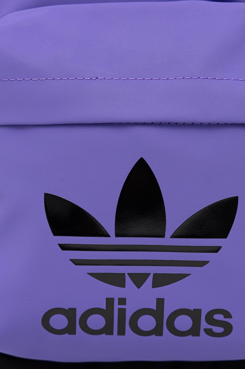 

Рюкзак adidas Originals HD7217 женский цвет фиолетовый маленький с принтом