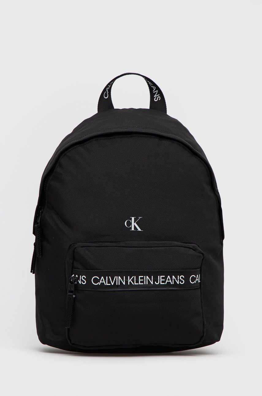 

Раница Calvin Klein Jeans в черно малък размер с изчистен дизайн, Черен