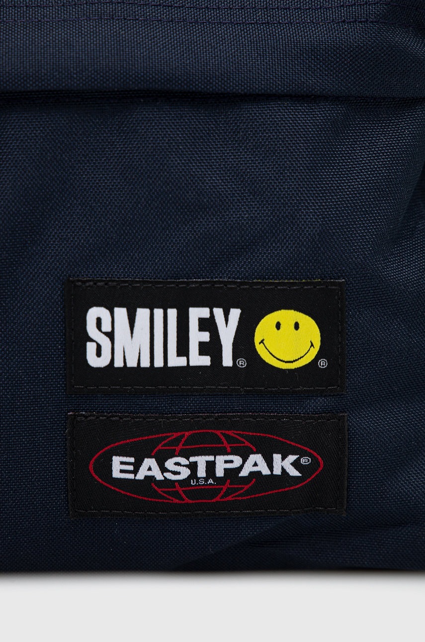 

Рюкзак Eastpak цвет синий большой с аппликацией