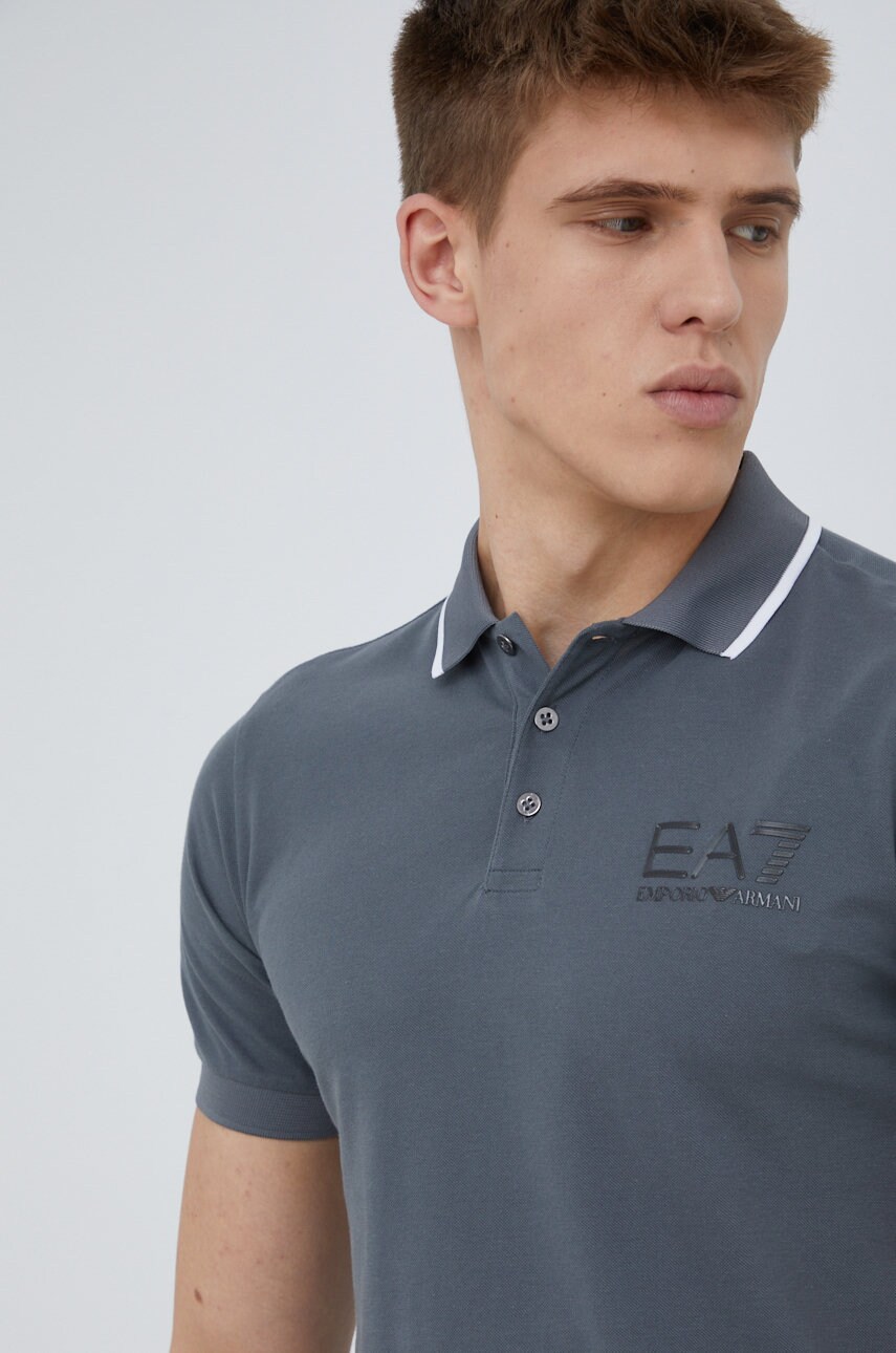 

Памучна тениска с яка EA7 Emporio Armani в сиво с изчистен дизайн, Сив