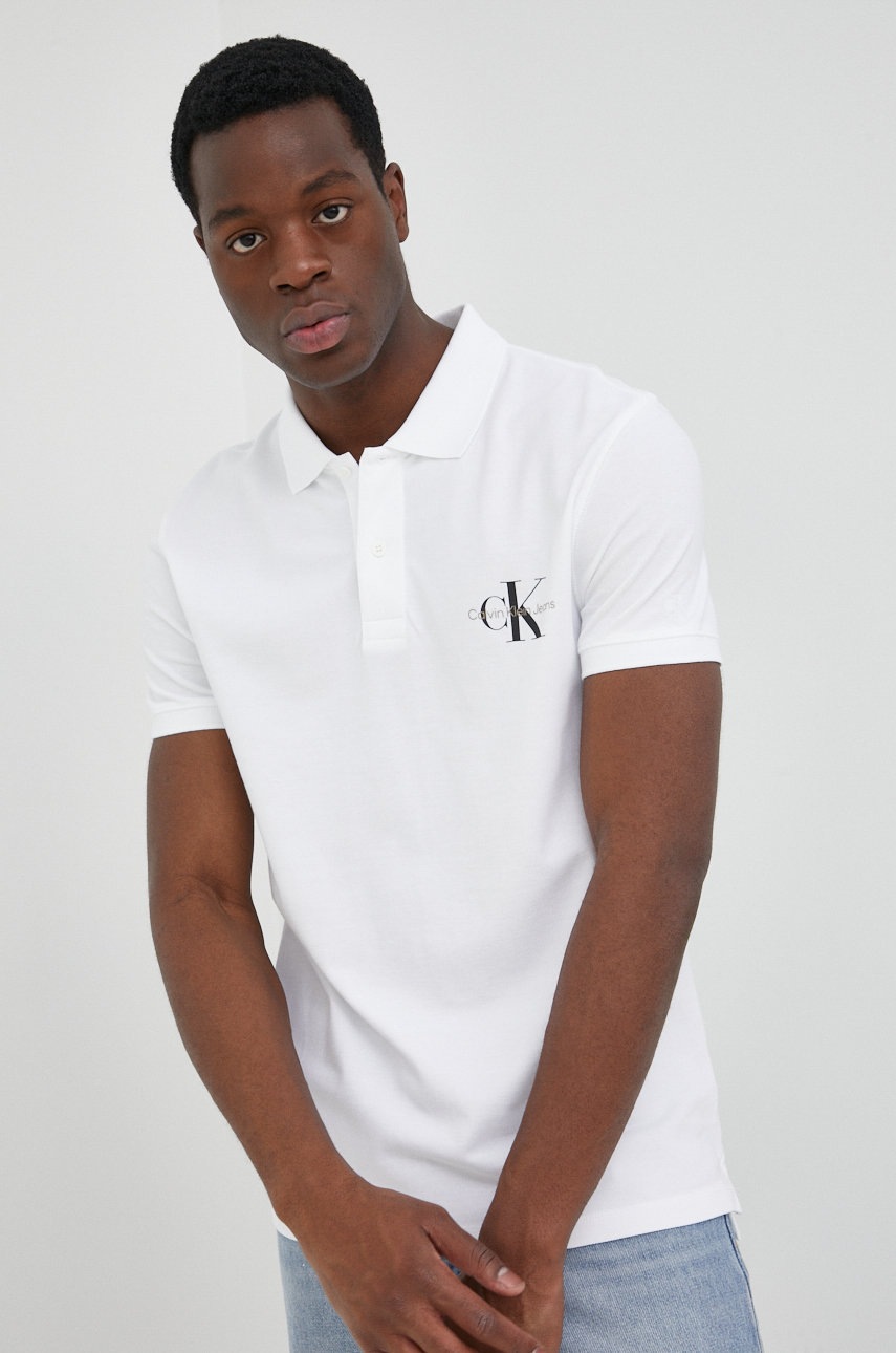 

Памучна тениска с яка Calvin Klein Jeans в бяло с принт, Бял