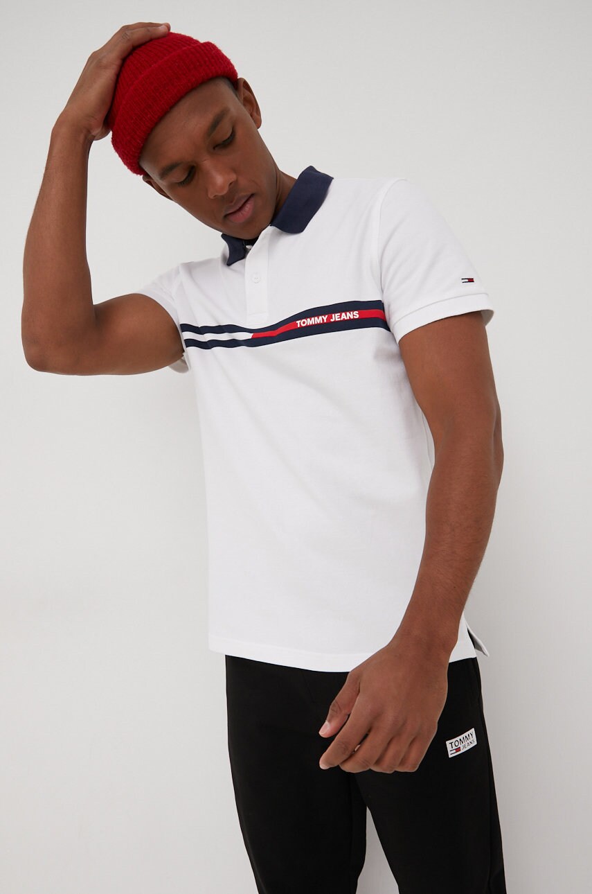 

Тениска с яка Tommy Jeans в бяло с принт, Бял