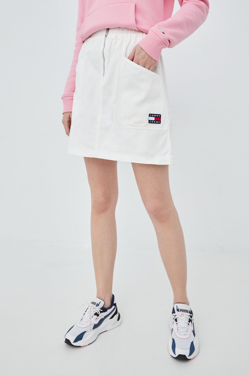 Tommy jeans fusta jeans culoarea alb, mini, drept
