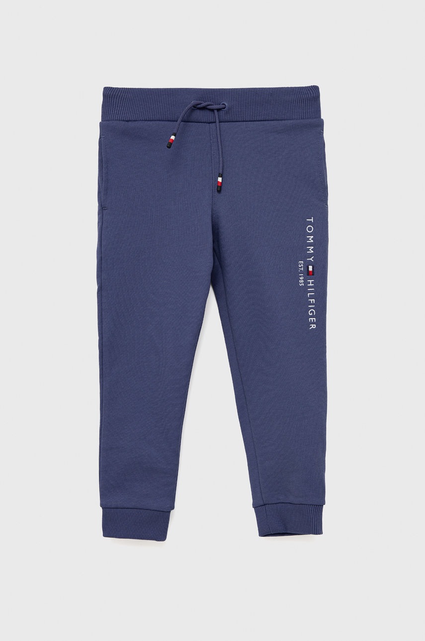 

Детски памучен панталон Tommy Hilfiger в лилаво с апликация, Виолетов