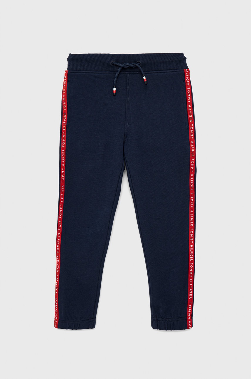 

Детски панталони Tommy Hilfiger в тъмносиньо с апликация, Тъмносин