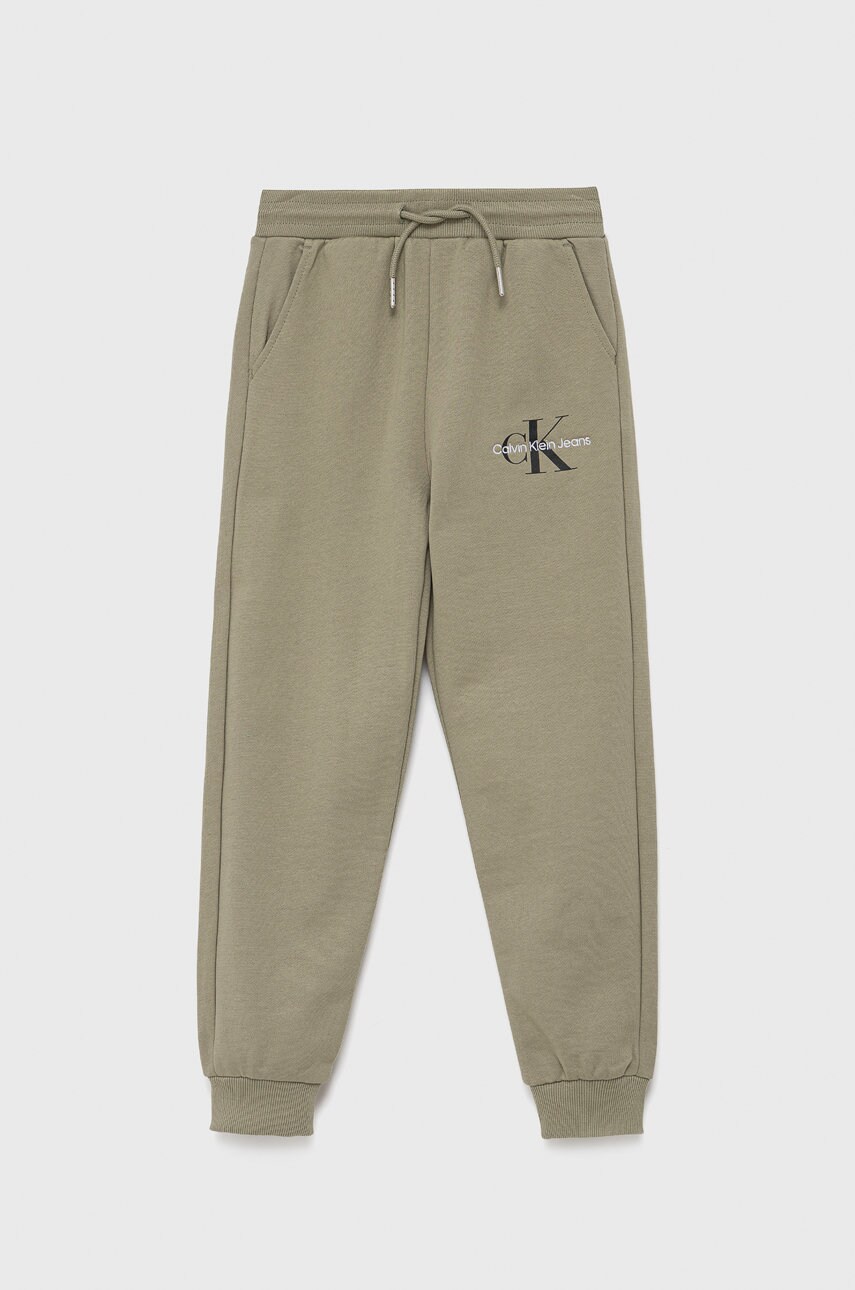 

Детски спортен панталон Calvin Klein Jeans в зелено с изчистен дизайн, Зелен