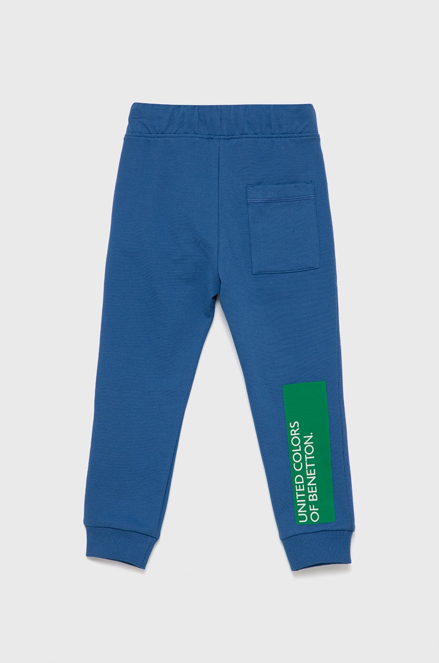 

Дитячі бавовняні штани United Colors of Benetton з принтом