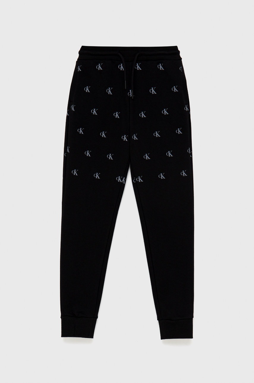 

Детски панталони Calvin Klein Jeans в черно с десен, Черен