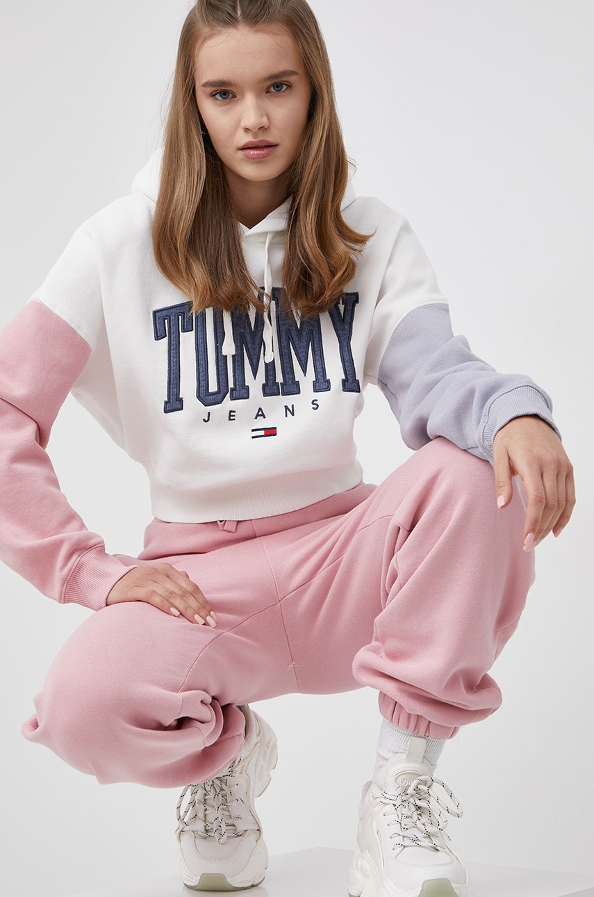 

Брюки Tommy Jeans женские цвет розовый с аппликацией
