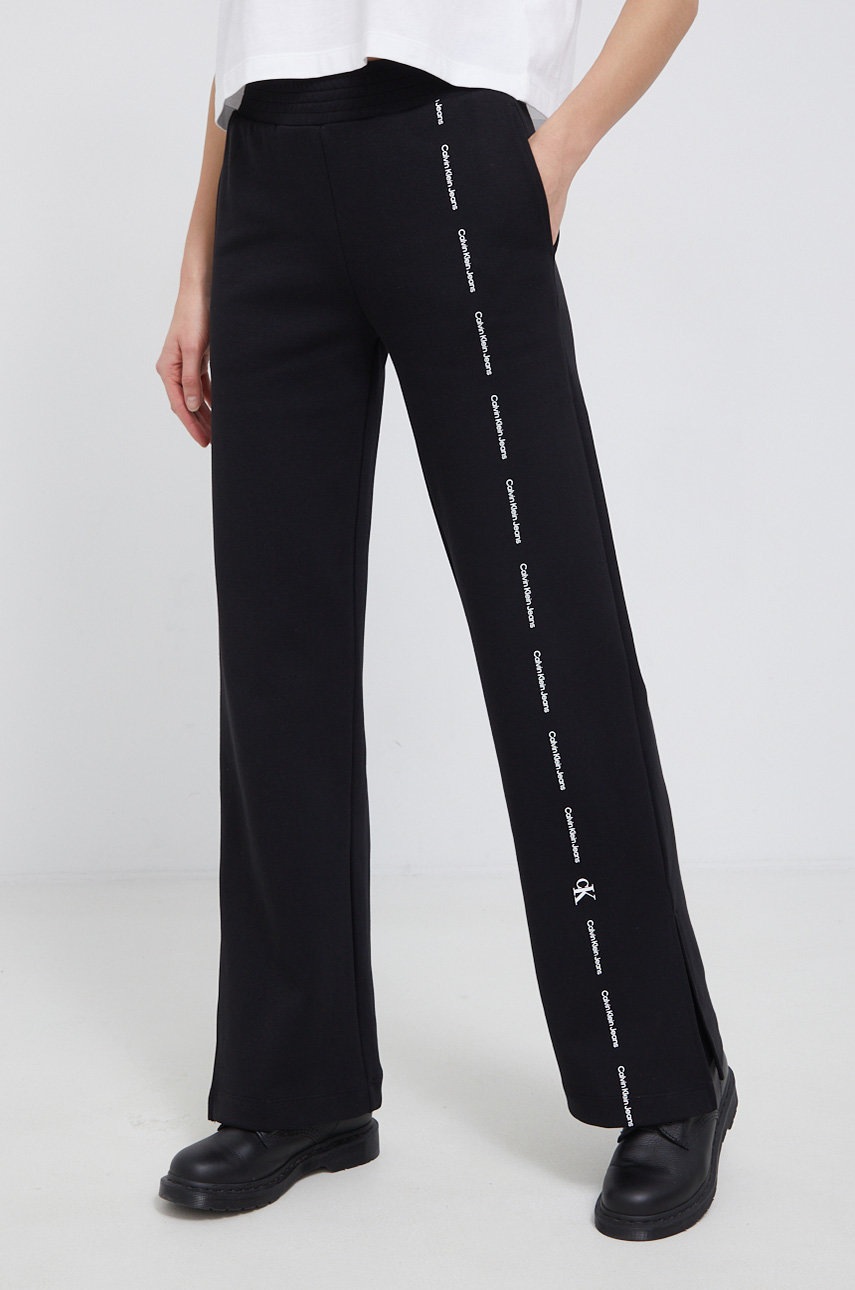 

Панталон Calvin Klein Jeans дамски в черно с принт, Черен