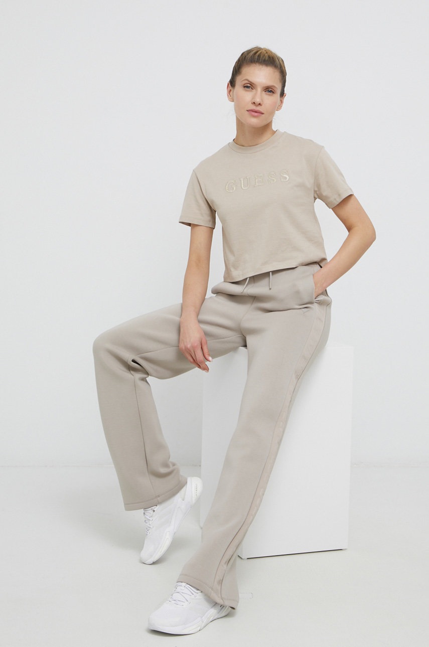 

Штани Guess жіночі колір жовтий гладкі