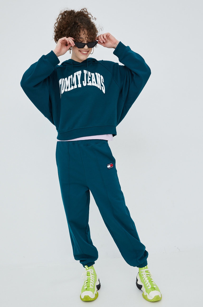 

Хлопковые брюки Tommy Jeans женские цвет зелёный однотонные