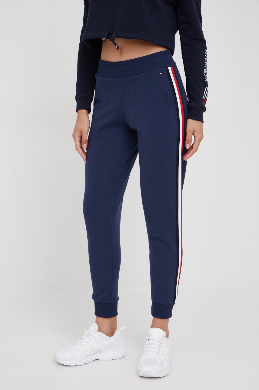 

Спортен панталон Tommy Hilfiger в тъмносиньо с апликация, Тъмносин