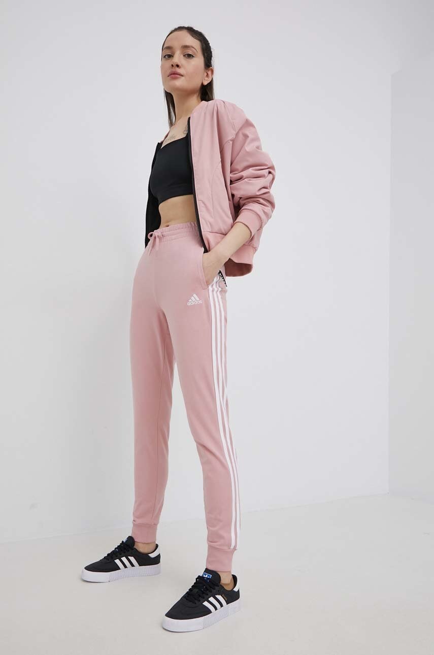 

Брюки adidas женские цвет розовый с аппликацией