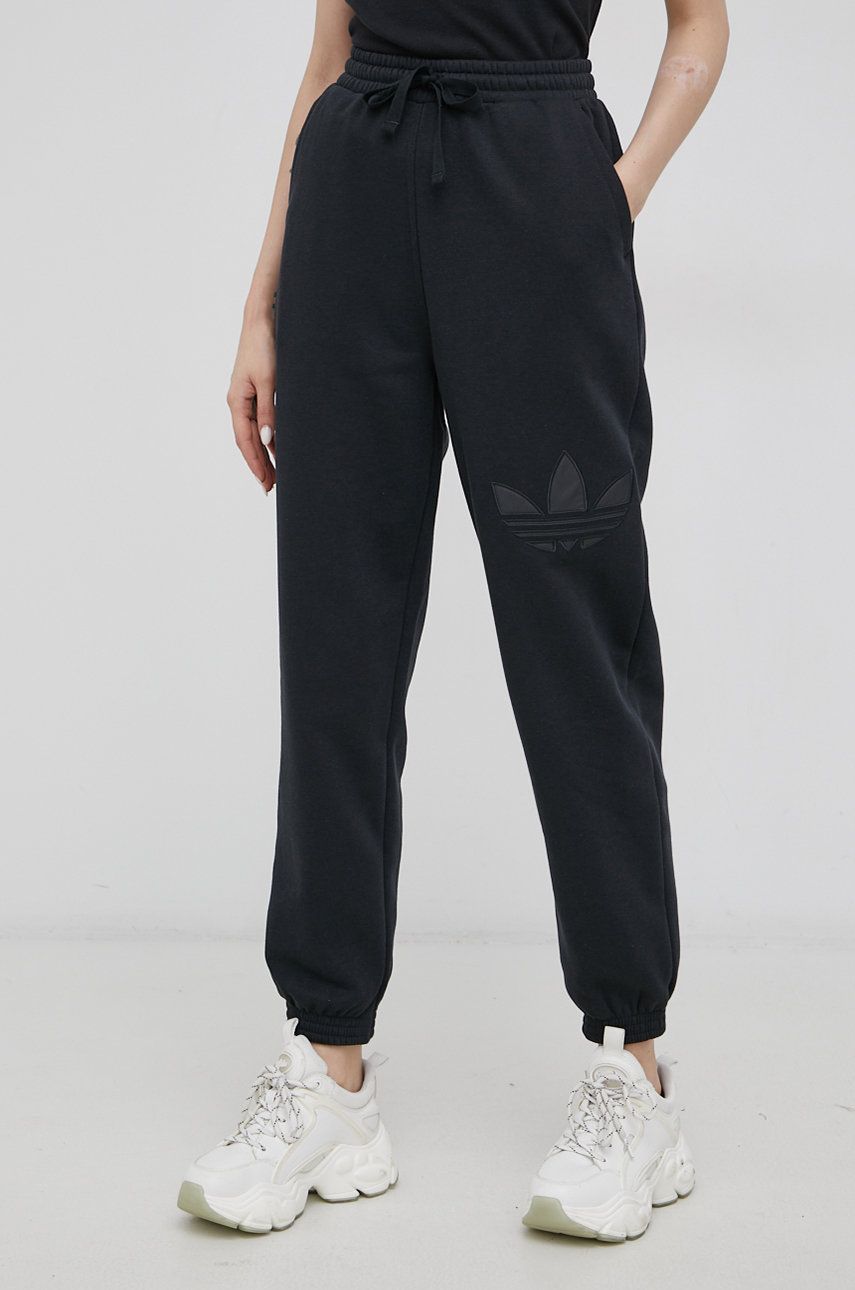 Adidas Originals Spodnie Trefoil Moments damskie kolor czarny z aplikacją