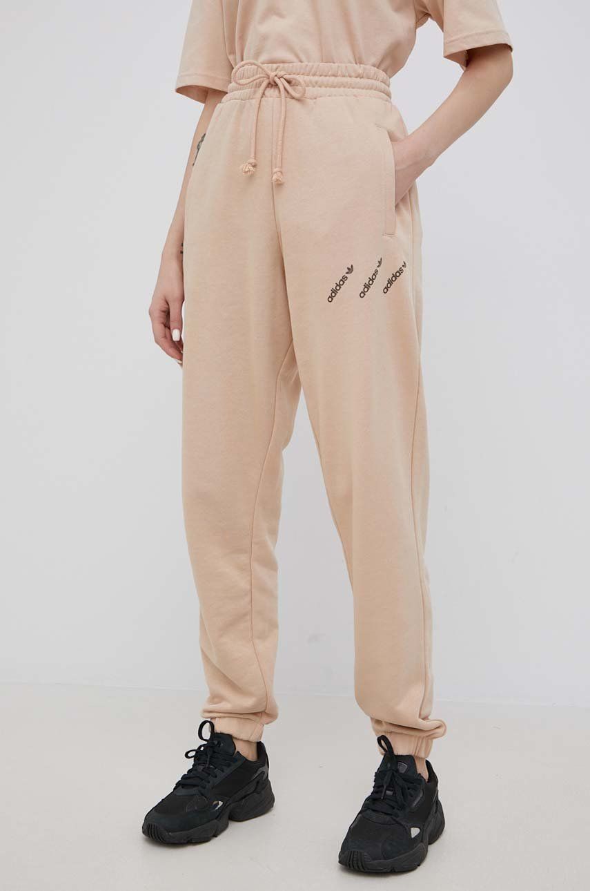 Kalhoty adidas Originals HM4871 dámské, béžová barva, s potiskem - béžová -  Podšívka: 100% Bav