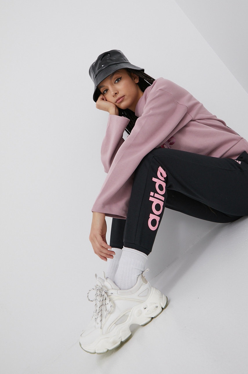 

Панталони adidas HD1704 дамско в черно с принт, Черен