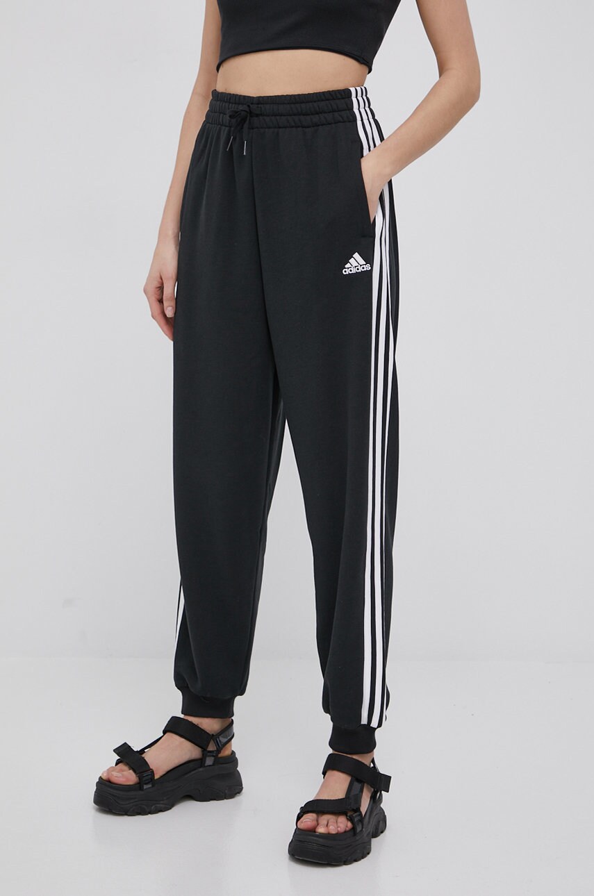 

Панталони adidas HD4306 дамско в черно с апликация, Черен