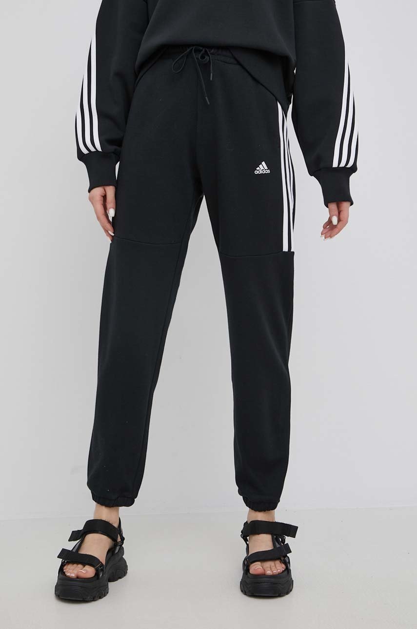 

Брюки adidas Performance HE9396 женские цвет чёрный с аппликацией