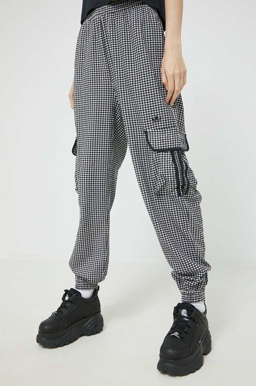 

Спортивные штаны adidas Originals Trefoil Moments женские цвет чёрный с узором