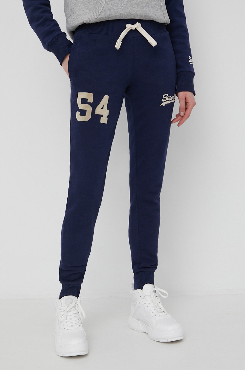 Superdry Pantaloni De Trening Femei, Culoarea Albastru Marin, Cu Imprimeu