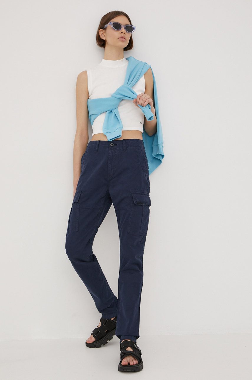 Kalhoty Superdry dámské, tmavomodrá barva, kapsáče, high waist - námořnická modř -  97% Bavlna