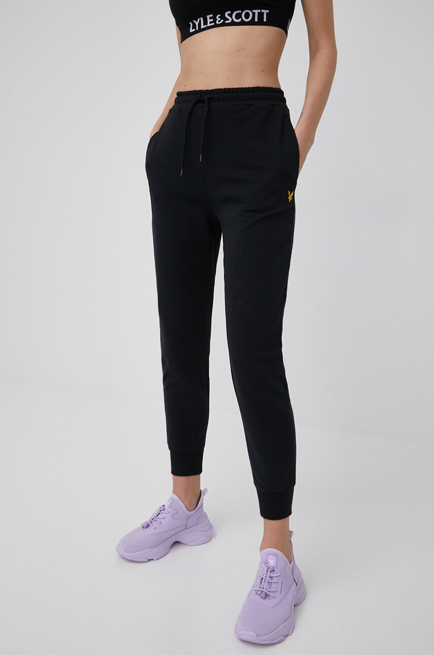 

Спортивні штани Lyle & Scott жіночі колір чорний однотонні