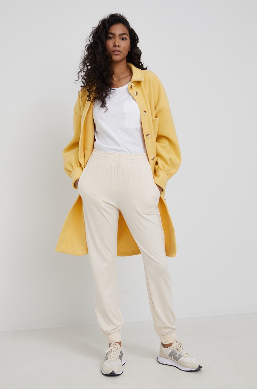 

Брюки United Colors of Benetton женские цвет бежевый однотонные