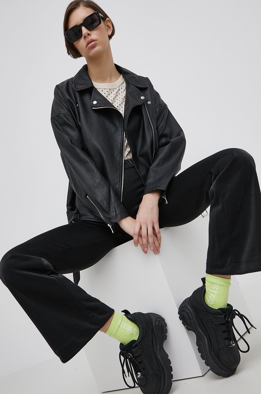 

Брюки Vero Moda женские цвет чёрный клёш высокая посадка