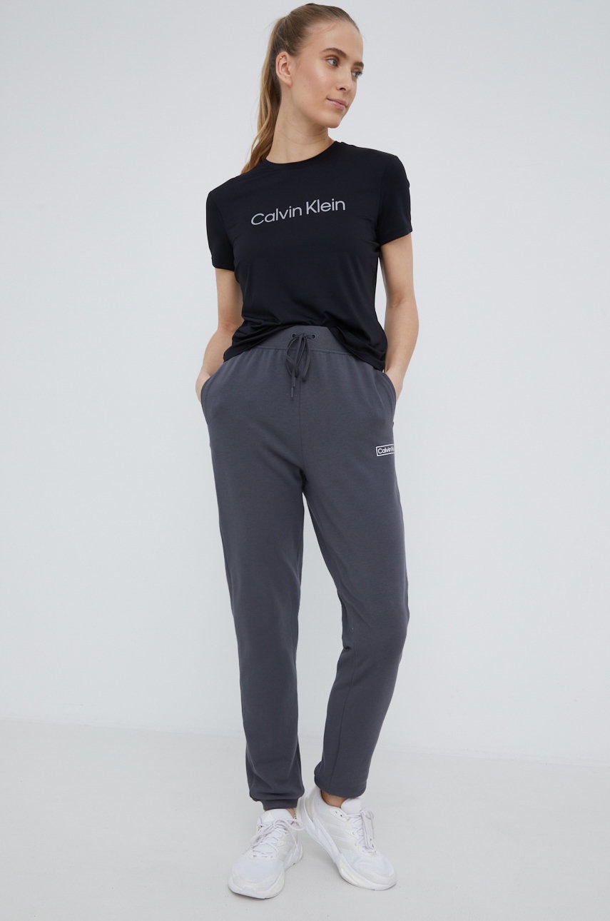 

Спортен панталон Calvin Klein Performance This Is Love в сиво с изчистен дизайн, Сив
