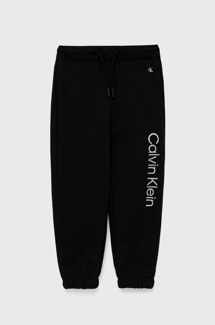 

Детски памучен панталон Calvin Klein Jeans в черно с принт, Черен
